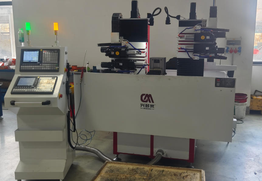 臥式數(shù)控自動鉆孔機攻牙機