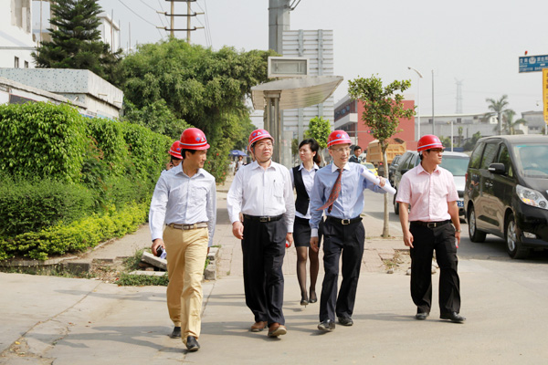 深圳市政協(xié)原副主席廖軍文專(zhuān)程赴中亞電子博覽中心調(diào)研指導(dǎo)工作